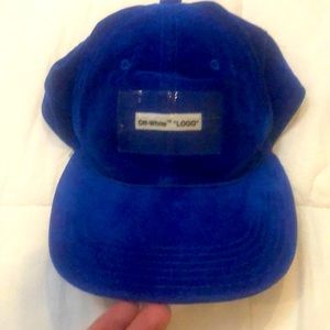 Off- White 🧢 Cap